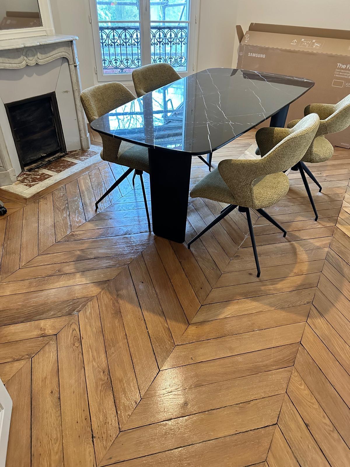 Montage de mobilier et d'équipements dans l'appartement