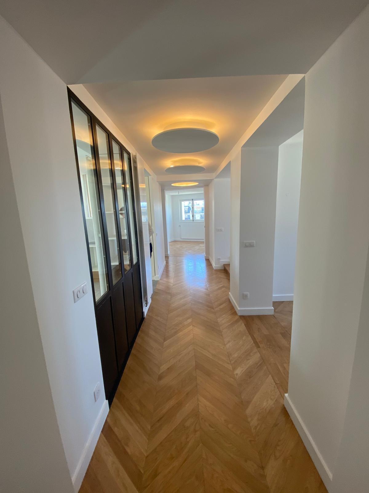 Intérieur parisien contrôlé et prêt